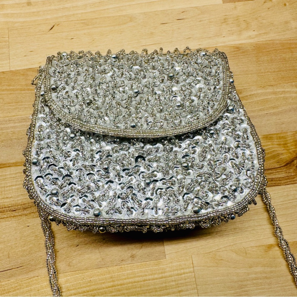 La Regale Clutch Crossbody Purse Metallic Beaded Silver Evening Accessory - Picture 9 of 13